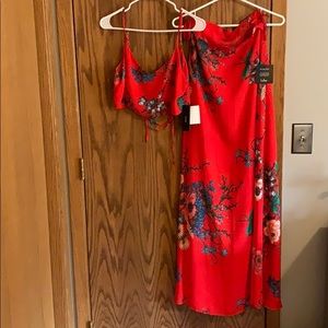 Lulus Red Floral Crop top w/maxi skirt Size Medium